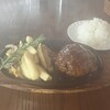 レストラン　ザ・マベリック - 料理写真:ハンバーグはふっくらデミソース