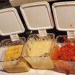 六角家1994+ - 調味料(左から生姜,ニンニク,豆板醤)