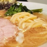 六角家1994+ - ラーメン並(近景)