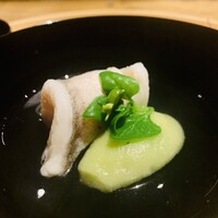 温石 - ③【椀】
                      ・椀種：白甘鯛
                      ・椀妻（青味）：空豆の水団
                      ・椀妻（さしこみ）：蔓菜
                      ・吸口：柚子