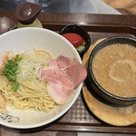 麺のようじ - 酸味を好みで追加出来るスダチ酢かな？！ これ重要〜