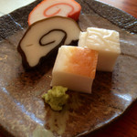 手打そば仁水 - 板わさの代わりの蒲鉾