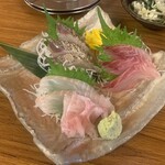 Taishuusakaba Tamai - 刺身三品盛　880円