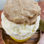 こひる庵 - 柏葉の下にはたっぷりのくるみみそ豆乳あん