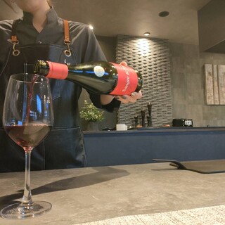 ワインボトルも税込4,400円〜ご用意しております。