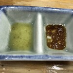 川栄 - ホロホロ鶏に添えられたタレ。味が濃いので好みで。