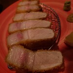 とんかつの部 - こちらは東京Xです。確かに林SPFに比べると赤身の部分と脂身が分離してて、差しの入りが片寄っています