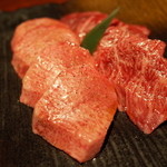 赤坂 みすじ - 厚切り上タン 2,280円（左）と上ハラミ 1,480円 2014.3.x