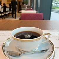 Aging beef ＆ Specialty coffee THE三本 - コーヒーが香ばしくてとても美味しかったです。以前、三本さんの粉のレギュラーコーヒーを試してなんだかイマイチだった印象があったので心を改めました。豆の状態で買えるならトライしてみようかな。