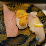 北陸金沢回転寿司 のとめぐり - 豪華三種（大トロ、生ウニ、のどぐろ）