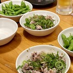 Torikizoku - ホルモンねぎ盛ポン酢、国産枝豆