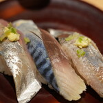 北陸金沢回転寿司 のとめぐり - 光り物三種（真あじ、いわし、自家製しめ鯖）