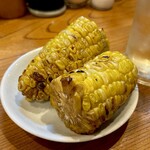 正力 - 焼きとうもろこし（値段未確認）
      コレです！麺つゆに浸して強火グリルでこんがり焼き上げた、お祭りのテキ屋的な焼きもろこし！