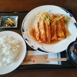 Kafeteriaamenithi - 豚肉のピカタ定食