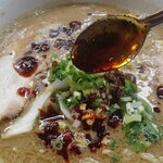 正龍 - 自家製ラー油を投入