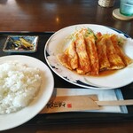 Kafeteriaamenithi - 豚肉のピカタ定食