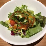 Nikorasu Pizahausu - ピザランチ:1700円の小鉢サラダ