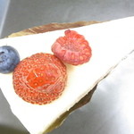 パティスリー アンシャンテ - ラズベリートライフル￥３５０♪