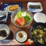 Guunai Onsen Ryokan - 朝食、焼き魚は脂ののったホッケ！