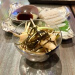 鶏屋 國型製作所 - 島らっきょ塩昆布和え ¥500
            こもちこんにゃく（ししゃもの卵入り） ¥500