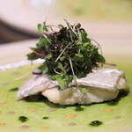 Arumoni Gen - 大分県産極上太刀魚のコンフィ。オレガノのピストゥー、トンナート、アナゴの骨とパスティス、3種類のソースで。