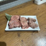 Horumon Yakiniku Shimachan - 超厚切り牛タン、上タン塩、厚切り仙台牛タン