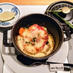 銀座ろくさん亭 - ◆焼物 
      ・トマト味噌チーズ焼　海老、ブロッコリー他 
      　ほのかな味噌風味がGood 
      　このライム味変は、初体験!!