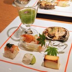 銀座ろくさん亭 - ◆前菜
      ・オクラおくら新蓴菜花穂 　
      
      ・鮑バターやき 　
      
      ・炙り帆立サラダ 
      
      ・天豆白和え
      
      ・鱒寿司
       
      ・チーズ黄金焼 