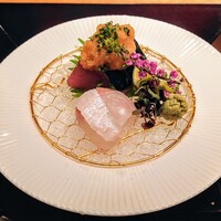 銀座ろくさん亭 - ◆造里 
                     A､本日の一番魚二種盛り
                     　タイとカツオ ポン酢 大根おろし しその実