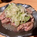 大衆日本酒バル ふとっぱらや - 「葱塩レバーレア焼き」390円也。