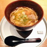 銀座ろくさん亭 - ◆食事（お好みで）  
      A、麺類色々　サンラータン
       　　甘みがあり かつおだし とトマトのような風味を感じた
       　　やや強めなやんちゃ感がある味  