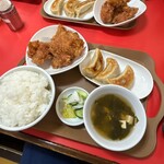 手作り餃子　康 - 唐揚げと餃子定食1100円