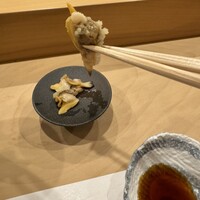 鮨 やすみつ - あさり、生姜炊き、箸上げ