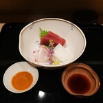 八寸 - まぐろ、あおりいか、鯛のお造りうに醤油