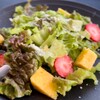 Farmer's Cafe Terrace KOTONOKA - 季節フルーツのグリーンサラダ　いちご、オレンジが美味しかったです