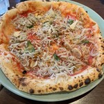 カネ保水産 - しらすのピザ
