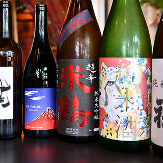 A wide variety of drinks including local sake and natural wine