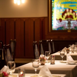 アールヌーヴォー調の絢爛な空間を演出。非日常を心ゆくまで体験