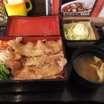 串酒場チチカブ - ランチ：ぶた重：680円(サラダ・味噌汁付き)(’14.02月)