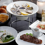 大人のビアガーデン - アメリカンスタイルBBQセット、シーザーサラダ、ハモンセラーノ、サーロインステーキ、オイスター6ピース