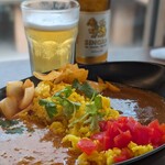 Kari Gari - 2色掛けカレー980円　シンハービール600円