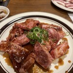 焼肉ハウスモンモン - 厚切りカルビ