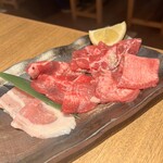 肉匠みちば - 3種の牛タン定食［ねぎ塩付］
            （特上牛タン、上牛タン、タンカルビ、豚カルピ）