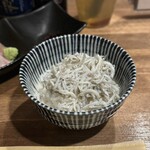 酒肴場 屯 - ごはんには釜揚げしらす