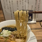 酒肴場 屯 - 加水率高めの中太麺はツルモチ美味