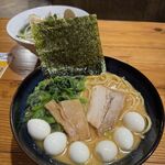 横浜家系ラーメン翔 - 家系醤油ラーメン（大）　1080円　+　うずら5個　150円　+　ほうれん草　120円