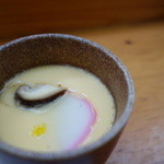 寿司割烹 魚紋 - 伊達鶏の玉子を使った茶碗蒸し