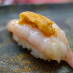 寿司割烹 魚紋 - 雲丹のせ甘海老（ランチ）