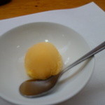 寿司割烹 魚紋 - 伊達鶏の卵黄を使ったデザート