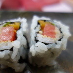 寿司割烹 魚紋 - うら巻き、逆巻き！？のトロ沢（＾＾）　沢庵の食感とトロのあぶら、そして海苔の風味が素晴らしいハーモニーを！